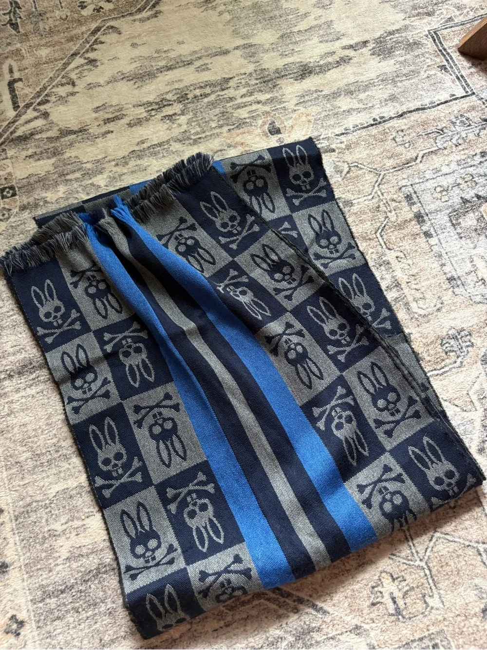 Pyscho Bunny scarf Robert godley New York 100% wool navy blue winter fall